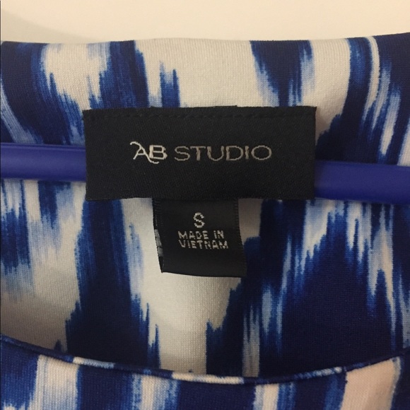 Sleeveless dress - Picture 3 of 3